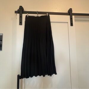 Max Studio Pleated Black Midi Skirt